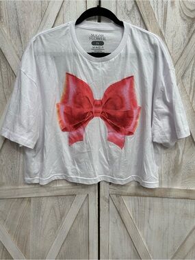 Sugar Flower White Cropped Tee with Pink Bow Print
